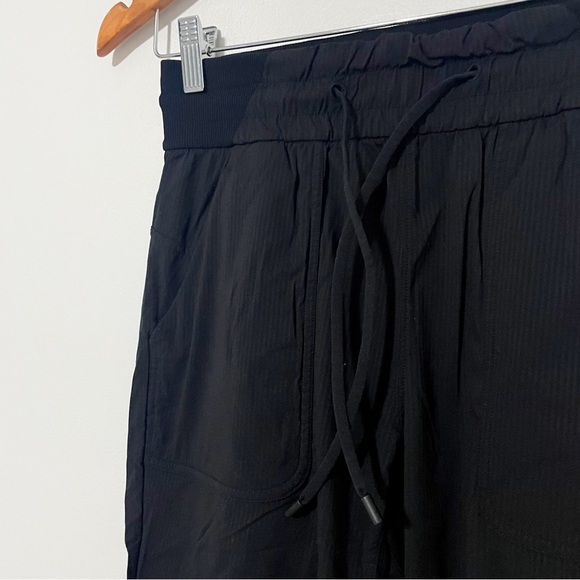 Lululemon • beyond the studio crop jogger black sz 2 - Picture 8 of 11